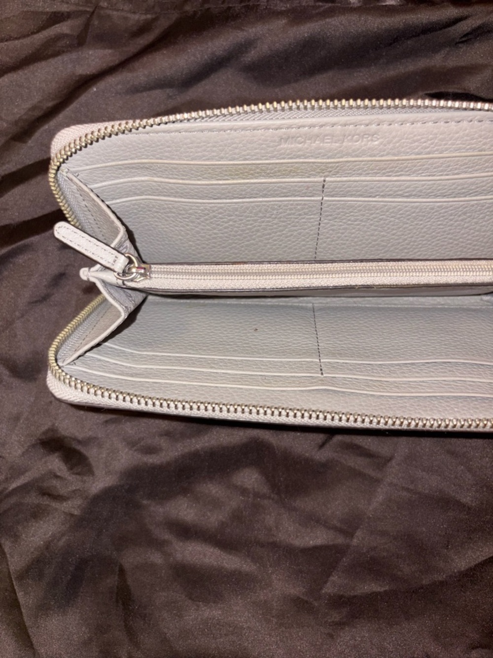 Michael Kors Cream Pebbled Leather Zip Wallet with Gold MK Emblem - Picture 4 of 4